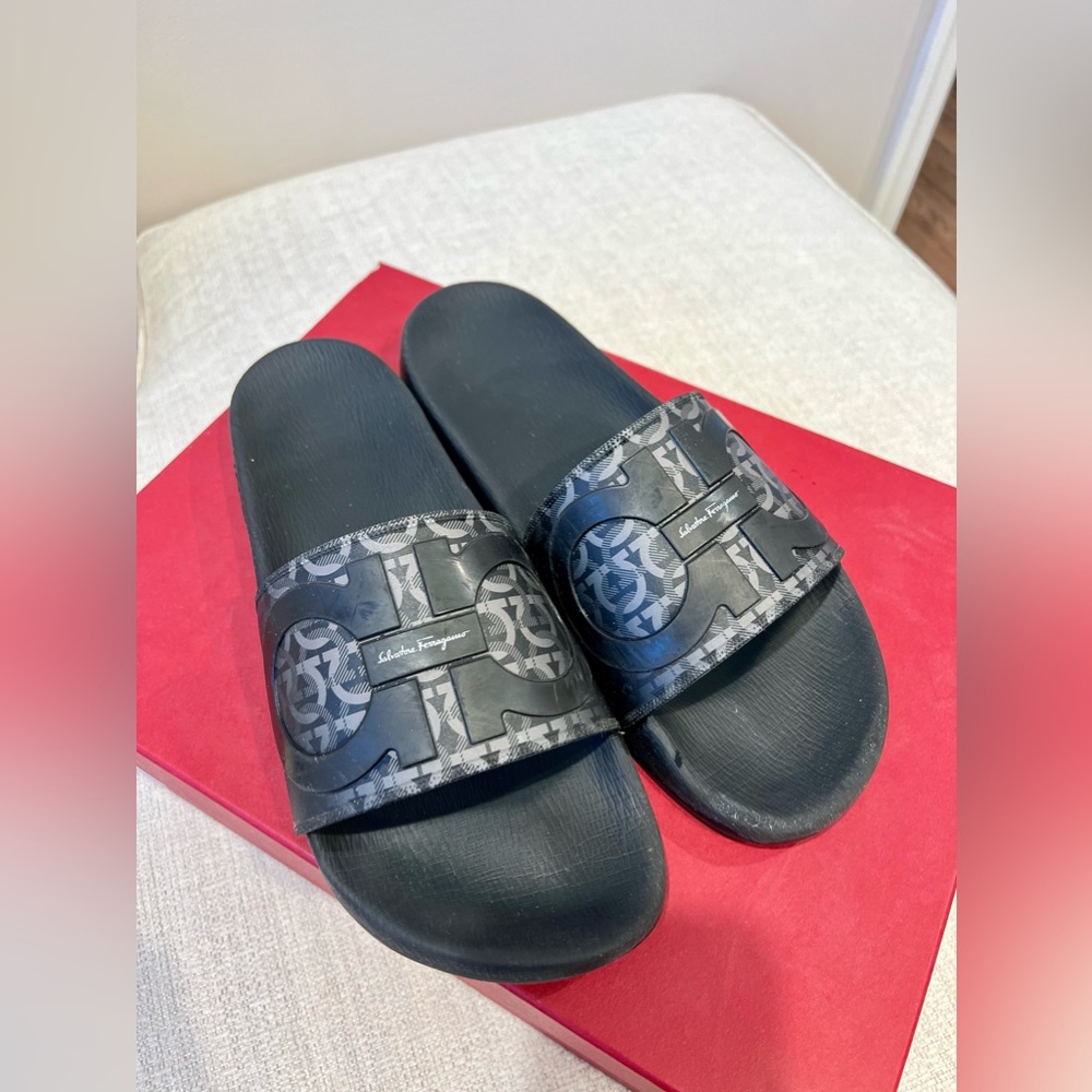 Salvatore Ferragamo Monogram Print Slides, Size: US 11